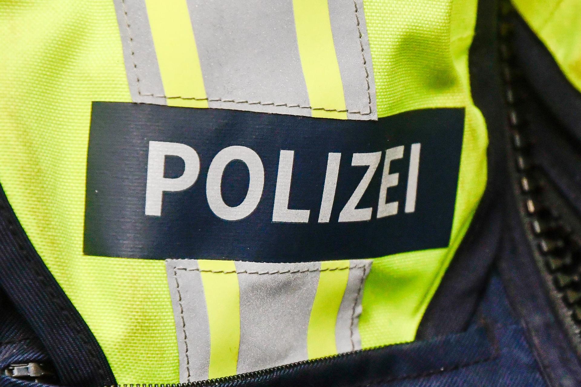 Die Polizei entdeckte bei einer Kontrolle einen gefälschten Ausweis. (Bild: Petra Hartl)