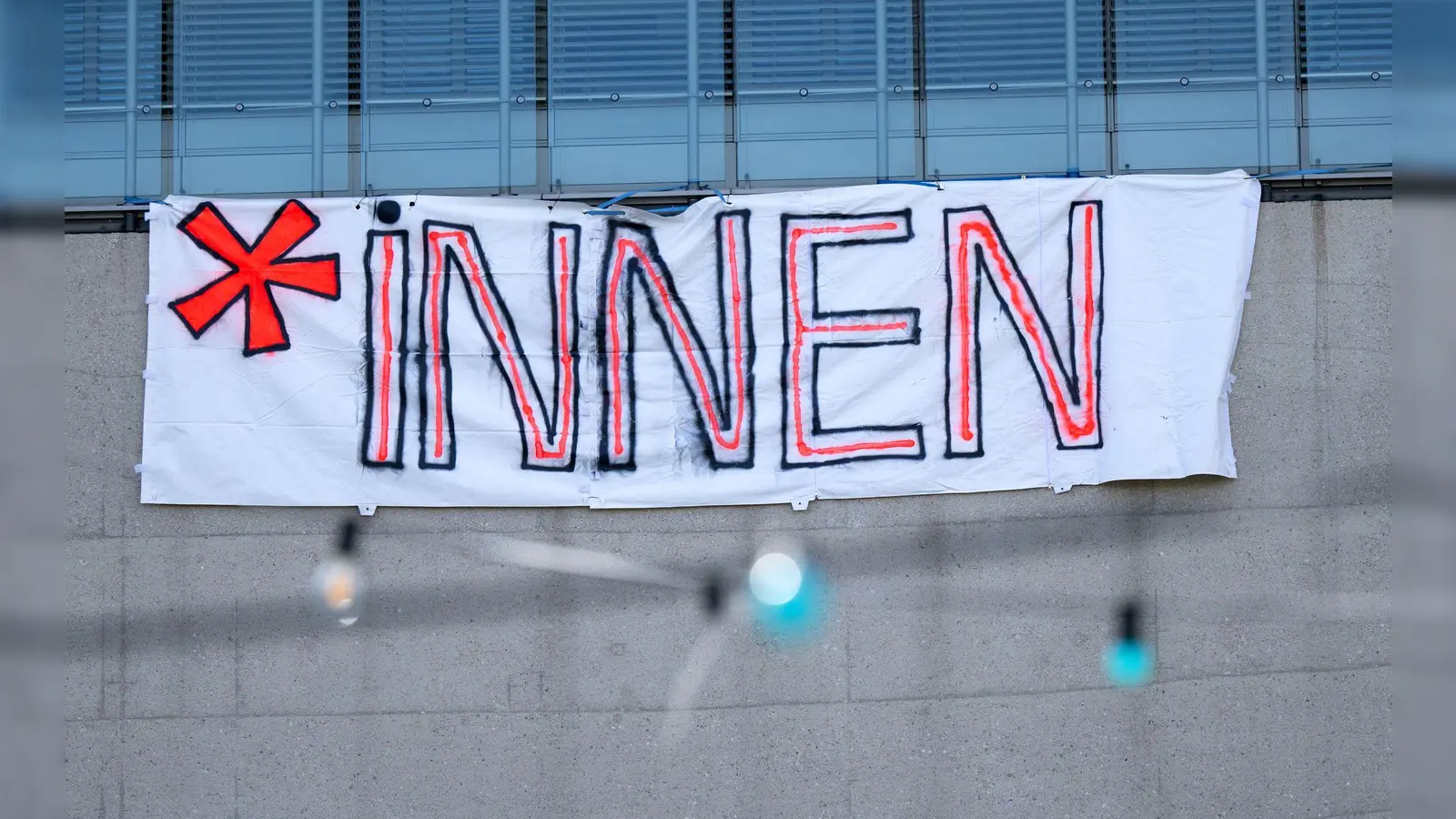 Das bayerische Hochschulgesetz bleibt ohne eine neue Regelung zum Gendern. (Archivbild) (Bild: Sven Hoppe/dpa)