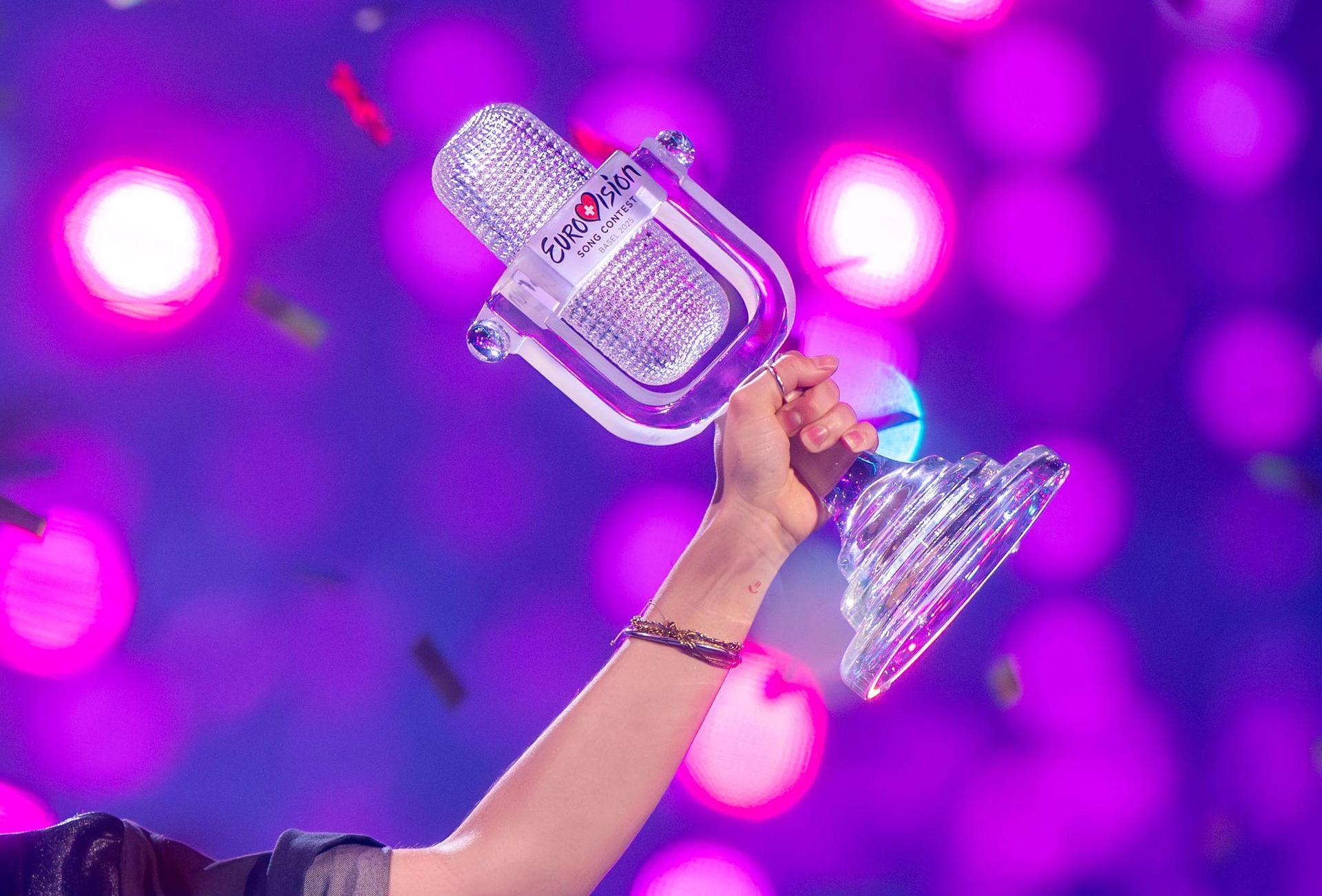 Die ESC-Trophäe. (Bild: Jens Büttner/dpa)