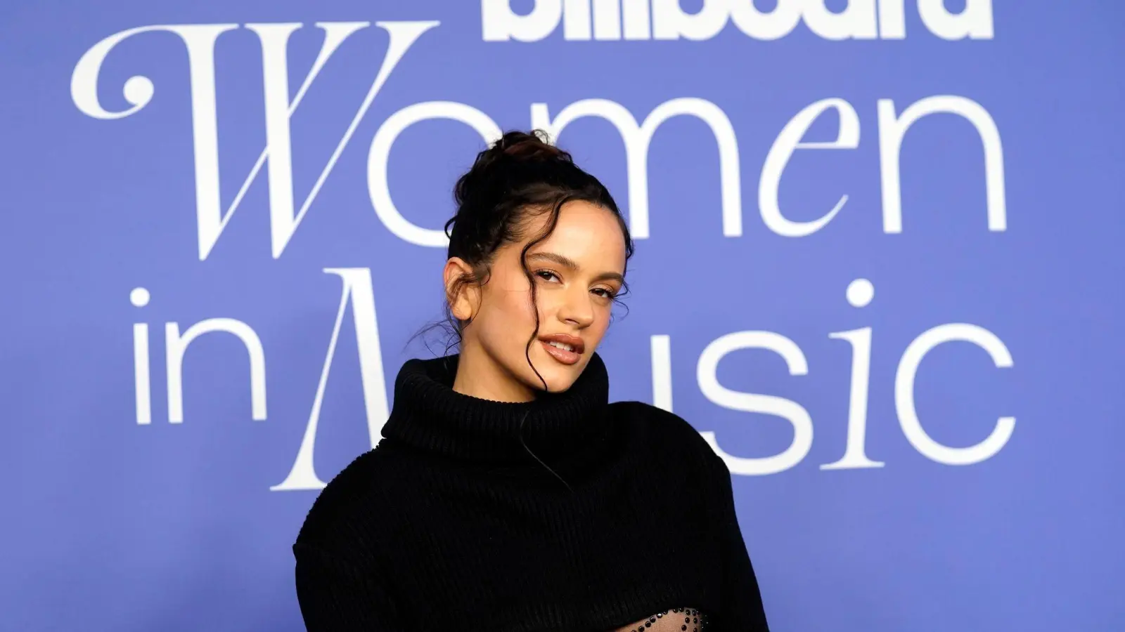 Rosalía ist mit ihrer Mischung aus Flamenco, Latin-Pop, R&amp;B, Reggaeton und „Música urbana latina“ international erfolgreich. (Archivfoto) (Bild: Chris Pizzello/Invision/AP/dpa)