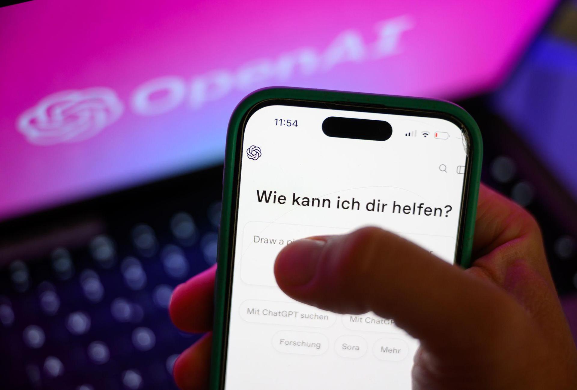 Werden als nützlich empfunden: Dialogsysteme wie ChatGPT. (Illustration) (Symbolbild: Hendrik Schmidt/dpa)