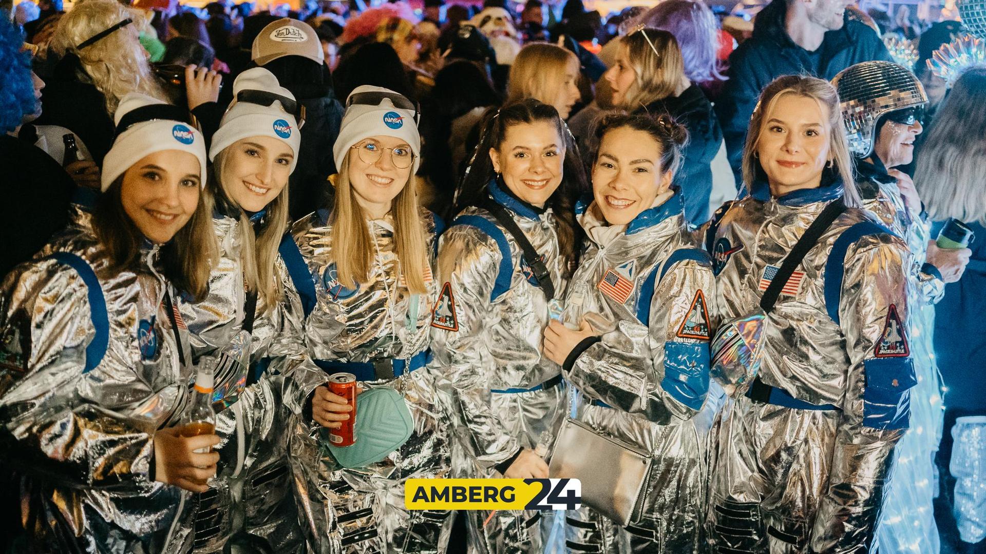 Die Bilder der Amberger Hexennacht vom Marktplatz. (Bild: Mario Donhauser)