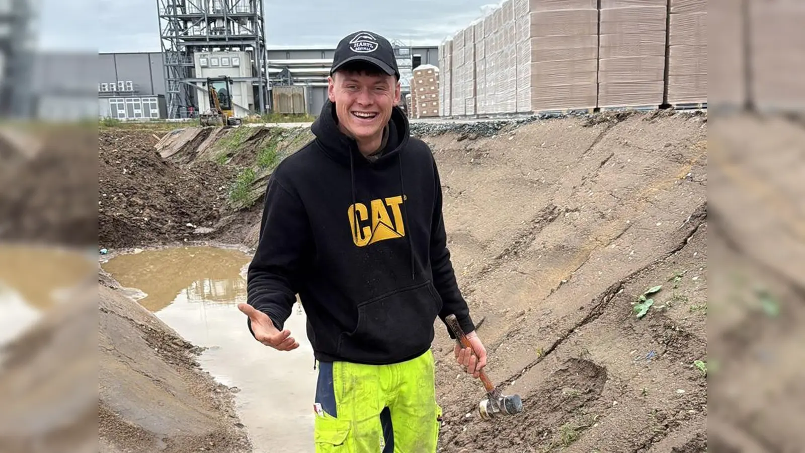 So sieht ein glücklicher Straßenbauer aus: Louis Sichelstiel (23) aus Irlbach. (Bild: upl)