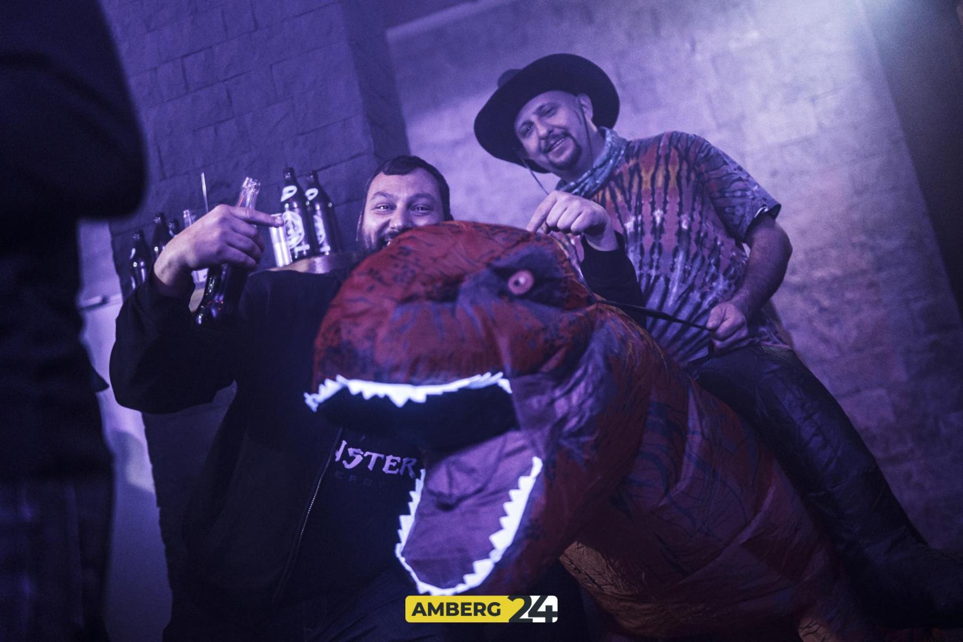 Saures auf die Ohren und eine spooky Atmo haben die Veranstalter der fetten Halloween-Party im Happy Rock versprochen. (Bild: Julia Bär)