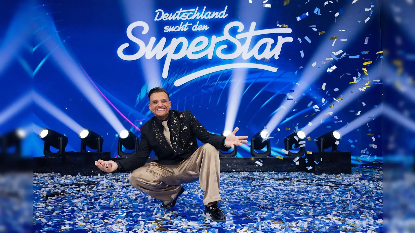 Endlich geschafft: Menowin Fröhlich holt sich nach 16 Jahren die „DSDS“-Krone. (Bild: Rolf Vennenbernd/dpa)