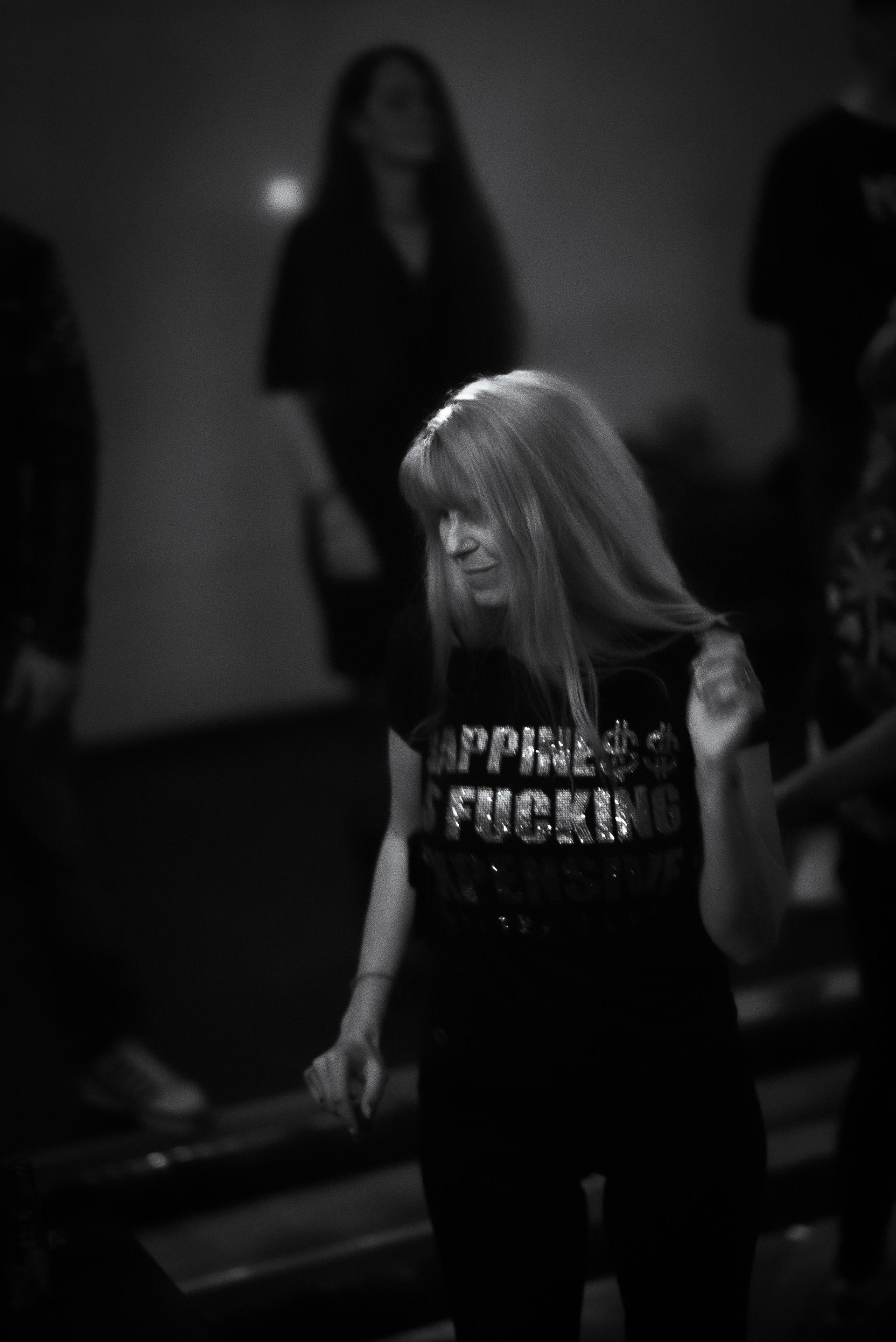Frau Fenk und Aka Aka im Casino. (Bild: Mario Donhauser)