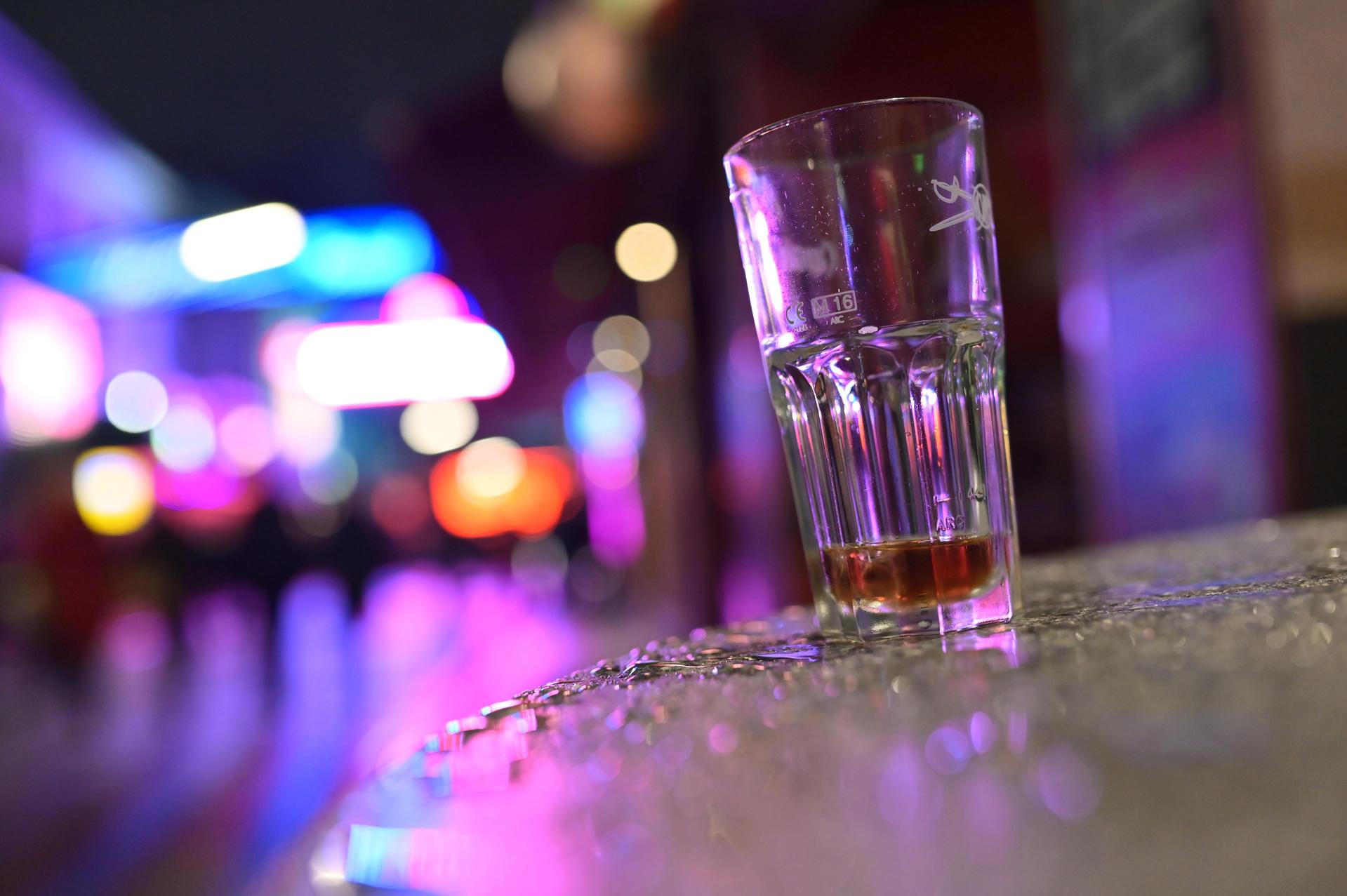 Ein Glas zu viel? Das hilft euch am besten. (Archivbild: Jonas Walzberg)