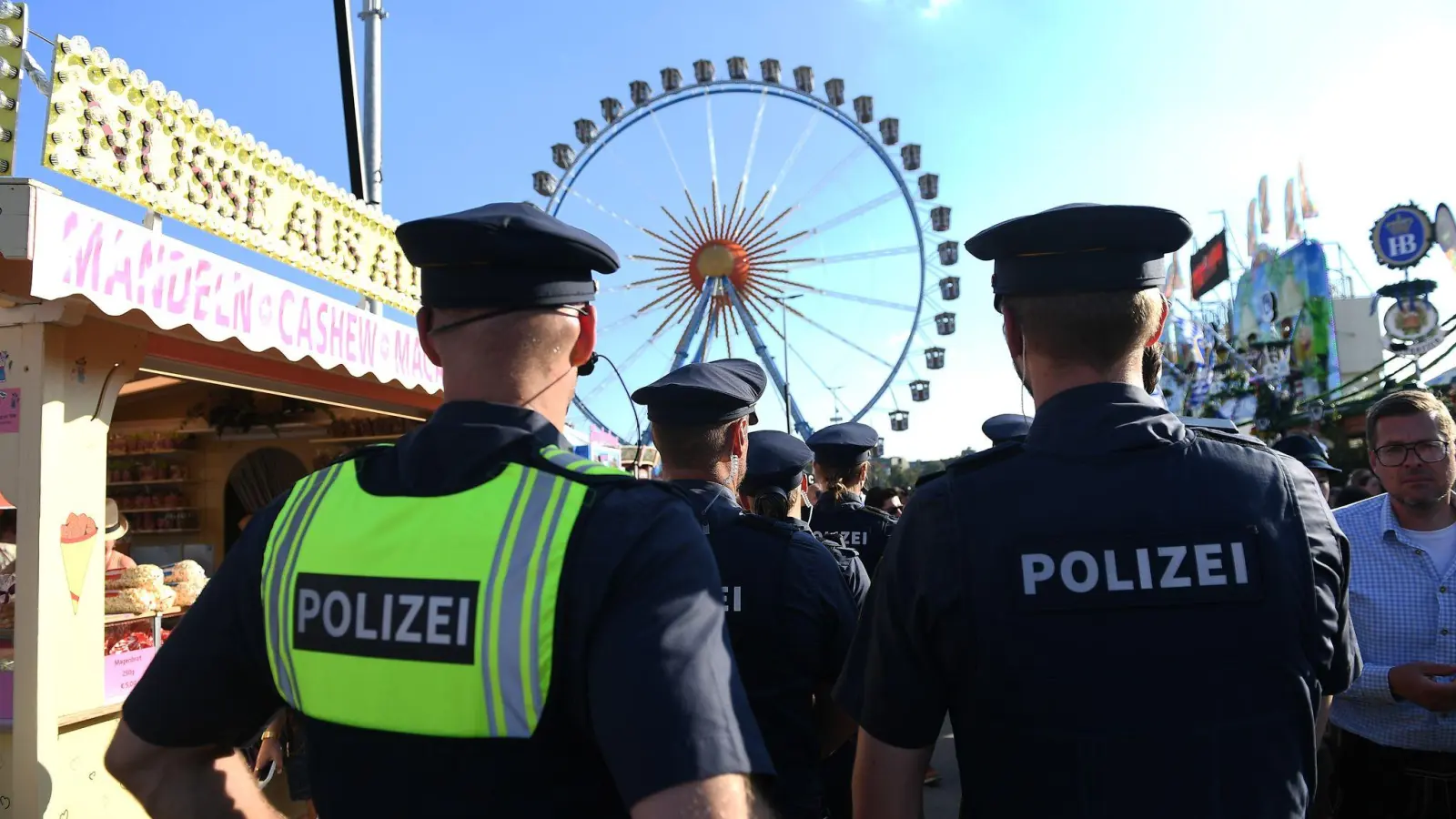 Ein Sicherheitsdienst verständigte die Polizei (Archivbild). (Bild: Felix Hörhager/dpa)