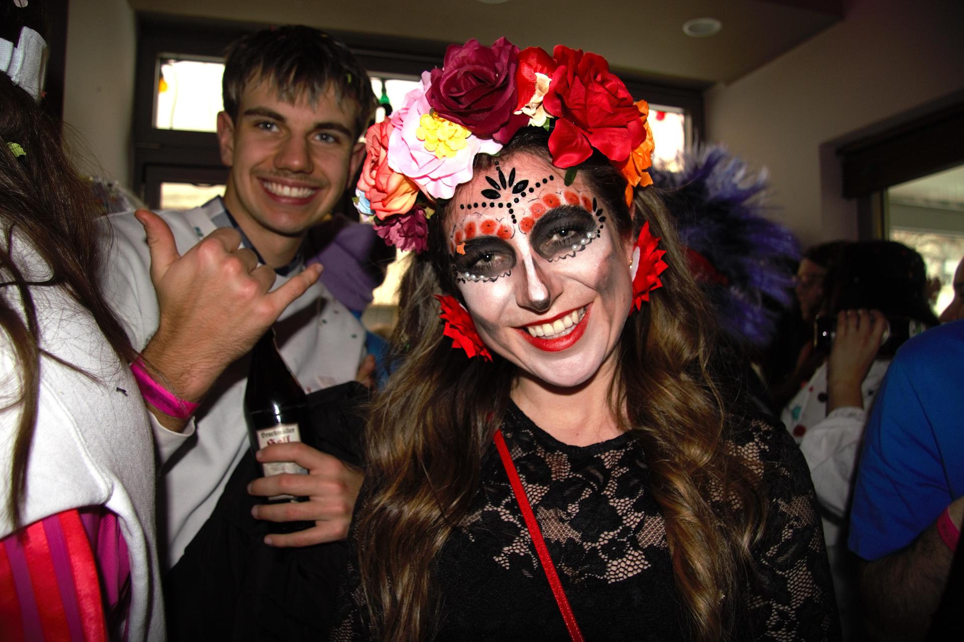 Zur Konfettiparty im Colomba war ordentlich Faschingslaune angesagt. (Bild: Marlin Nixdorf)