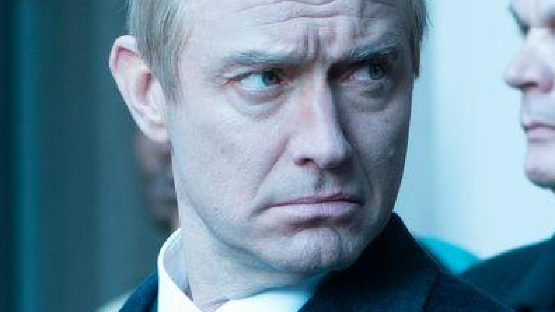 Jude Law (l) und Paul&nbsp;Dano in einer Szene des Films.  (Bild: Carole Bethuel/Filmfestival Venedig/dpa)