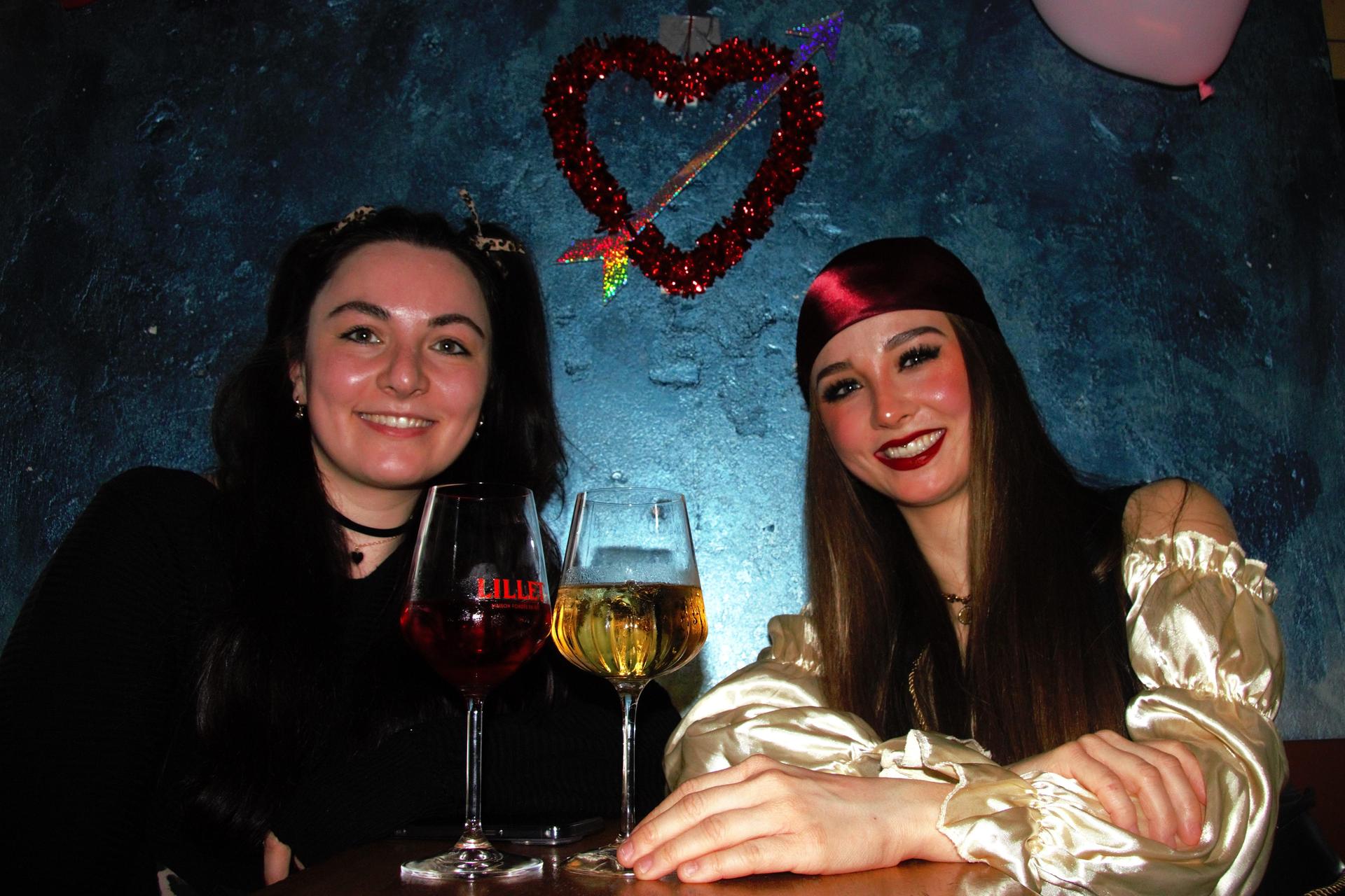 Das blaue Haus erfreute sich auch am Rosenmontag vieler vernarrter Besucher. (Bild: Marlin Nixdorf)