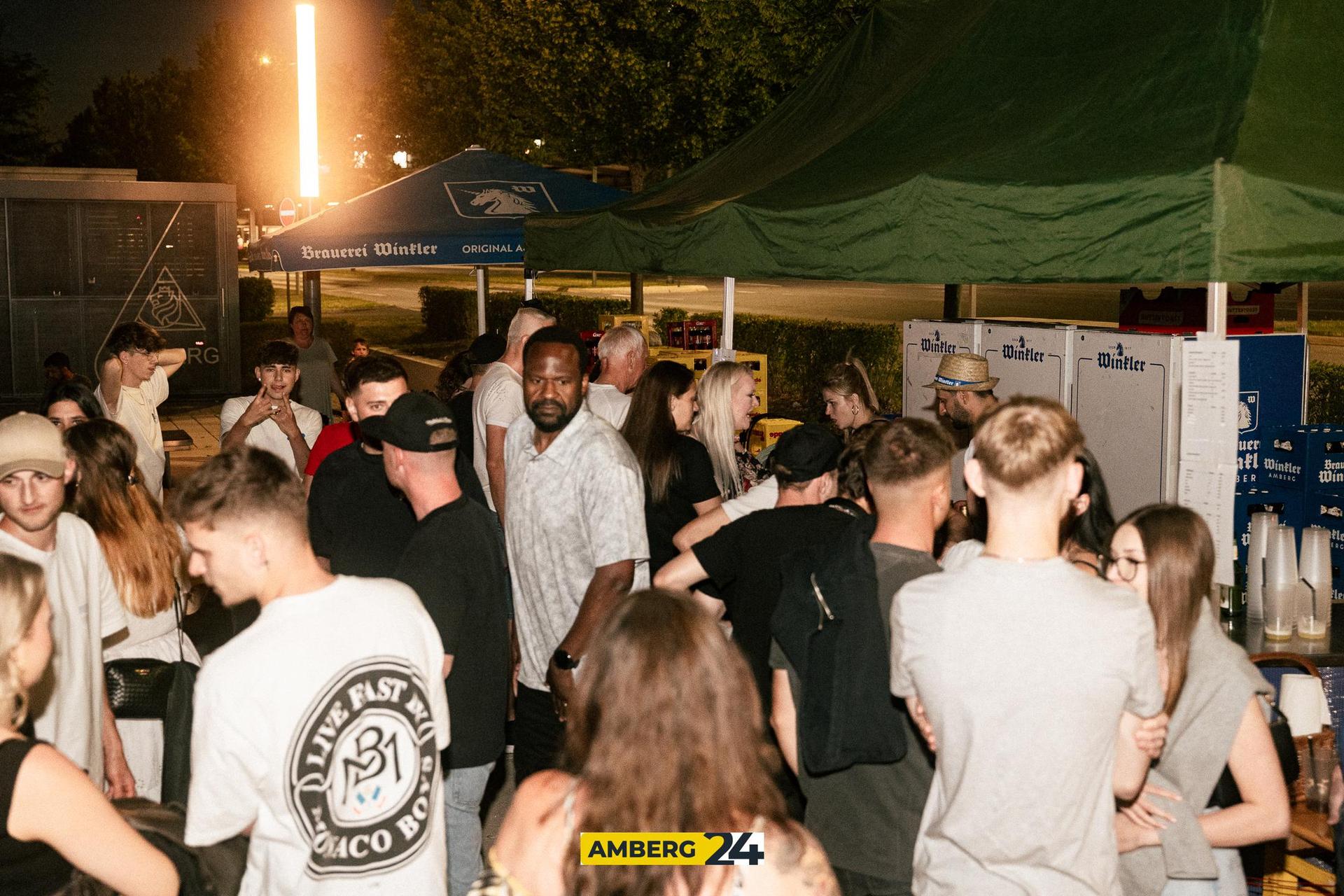 Auf dem Multifunktionsplatz war am Altstadtfest-Samstagabend Party mit DJ Juize angesagt. (Bild: David Mueller)