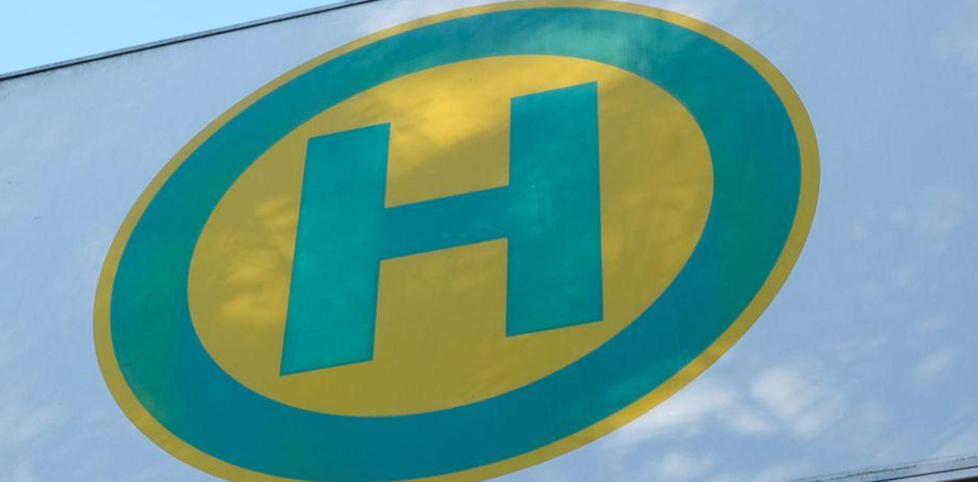 Die Haltestelle „Schnaittenbach, Am Festplatz (Kellerhäusl)” wird nun noch bis Ende April nicht bedient.  (Symbolbild: Bernd Weißbrod/dpa)