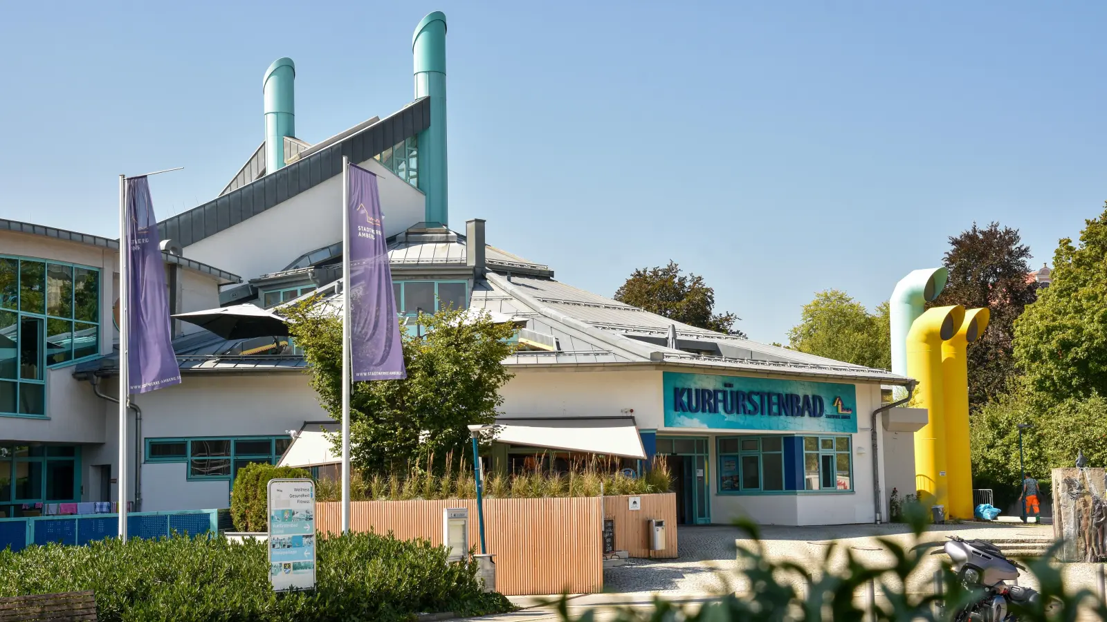 Ein 38-jähriger Mann soll im Kurfürstenbad in Amberg ein siebenjähriges Kind sexuell missbraucht haben.  (Bild: Stephan Huber)