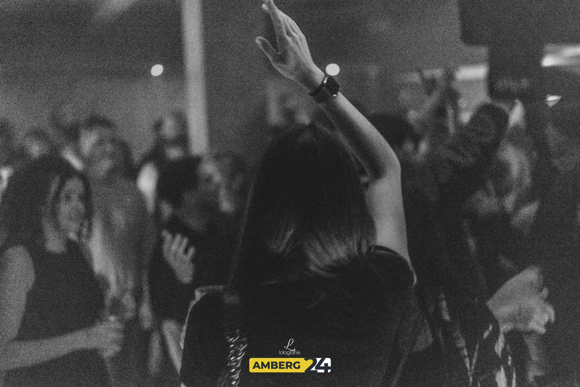 Frau Fenk im Trio.  (Bild: Lolografie)