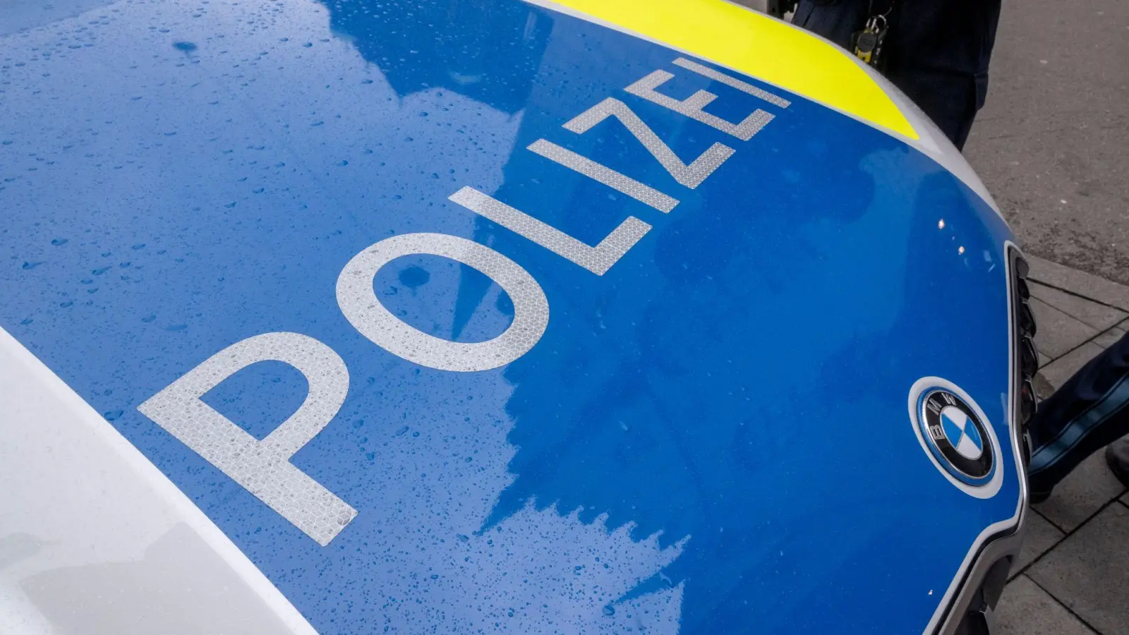 Ein 22-Jähriger aus dem Landkreis Amberg-Sulzbach war am 1. November alkoholisiert unterwegs und wurde von der Polizei kontrolliert. (Symbolbild: Peter Kneffel/dpa)