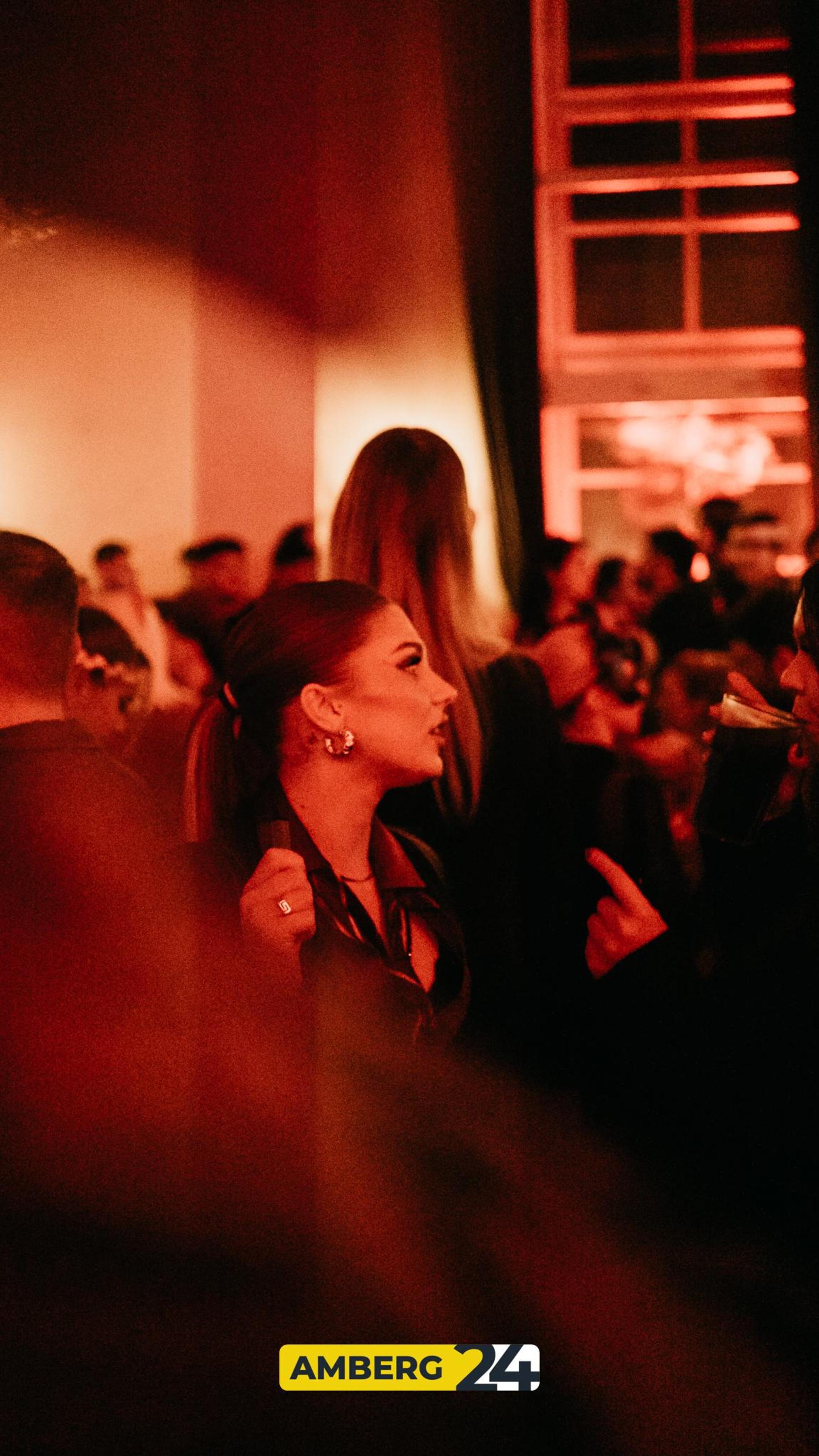 Hexen und Narren waren am Donnerstag auch im Casino unterwegs. (Bild: Mario Donhauser)