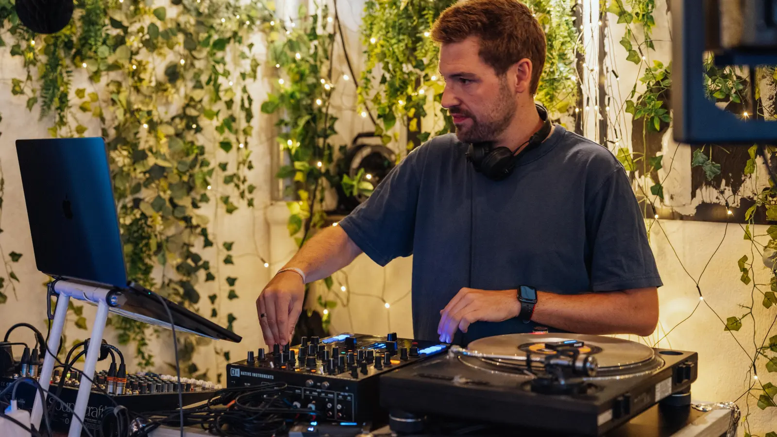 DJ Ketigabeats sorgte auf der LEO Party für gute Stimmung. (Bild: Sara Neidhardt)